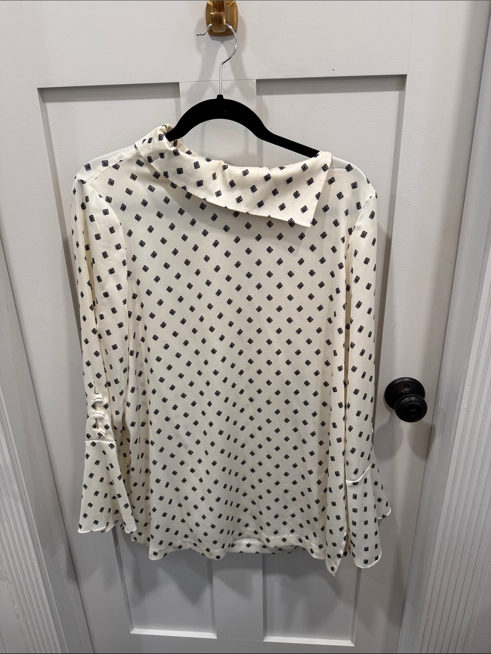 Vince Camuto Cream Blouse with Black Diamond Print